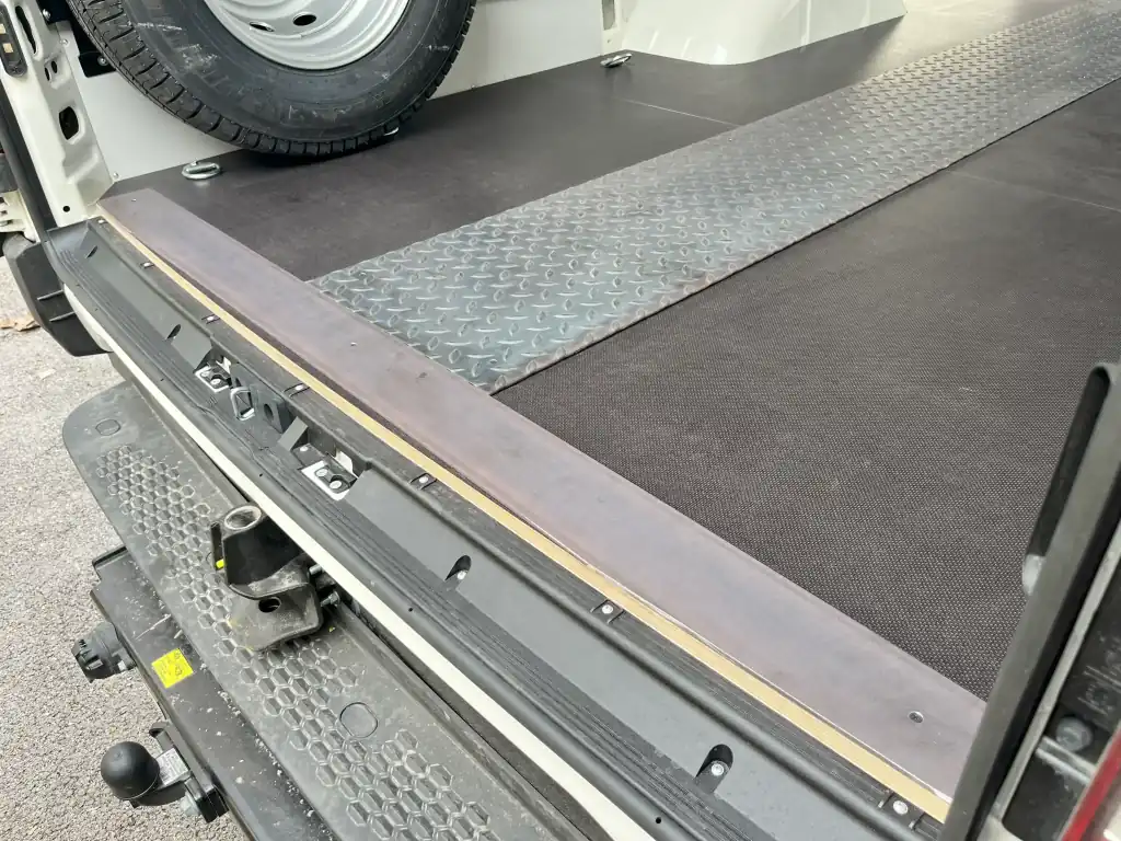 Iveco Daily raktérburkolat